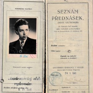 Studijní index M. Oliče na Univerzitě Karlově (1945)